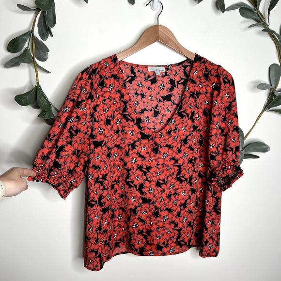 Evereve Tops - Allison Joy Floral Short Sleeve Blouse